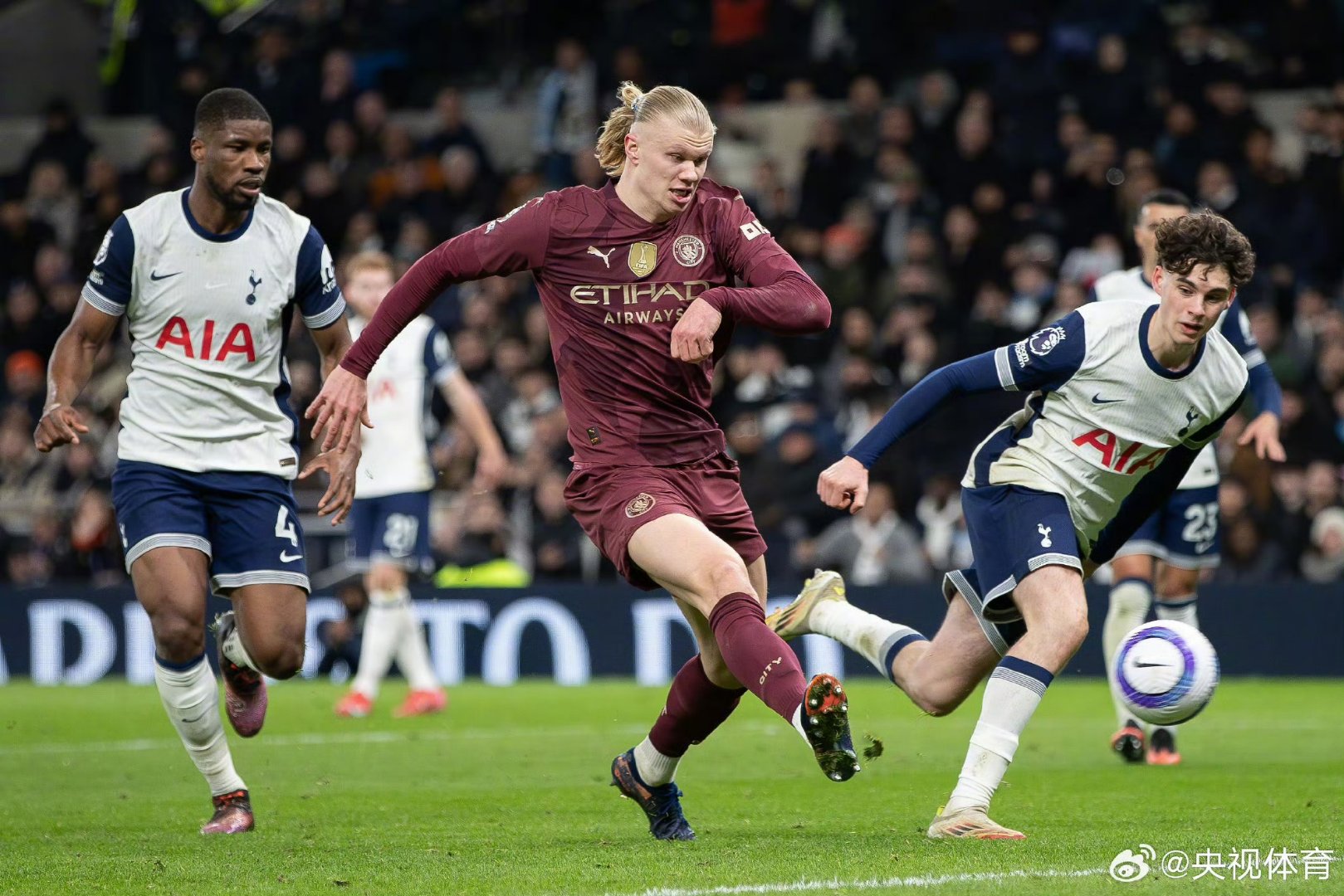 窗口期曼联备战中超穆古鲁扎在雄鹿比赛中大比分领先，里昂转会期扳平良机都惊呆了(曼联欧冠出线形势)